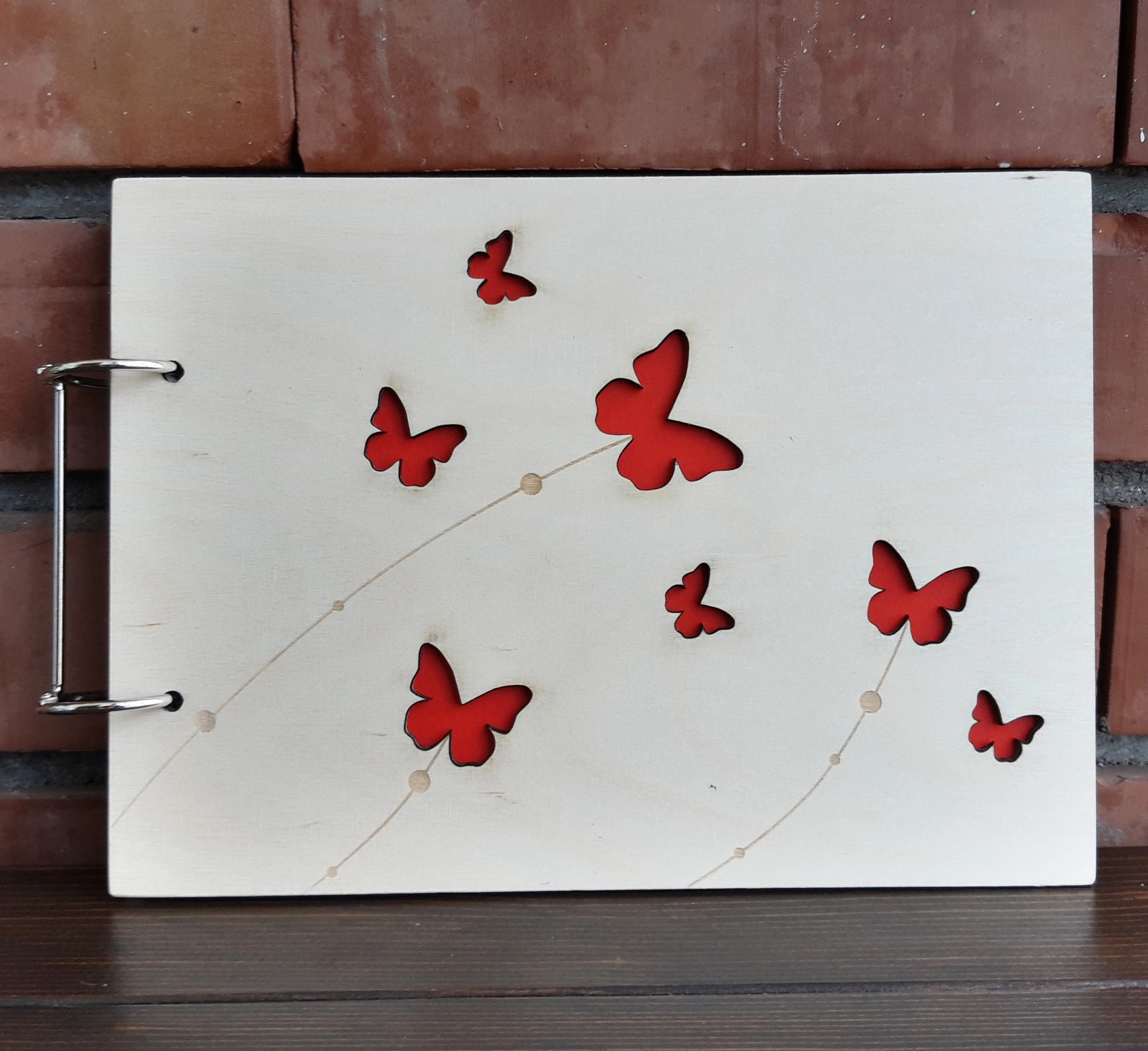 Малък, дървен албум за снимки - Цветя и пеперуди