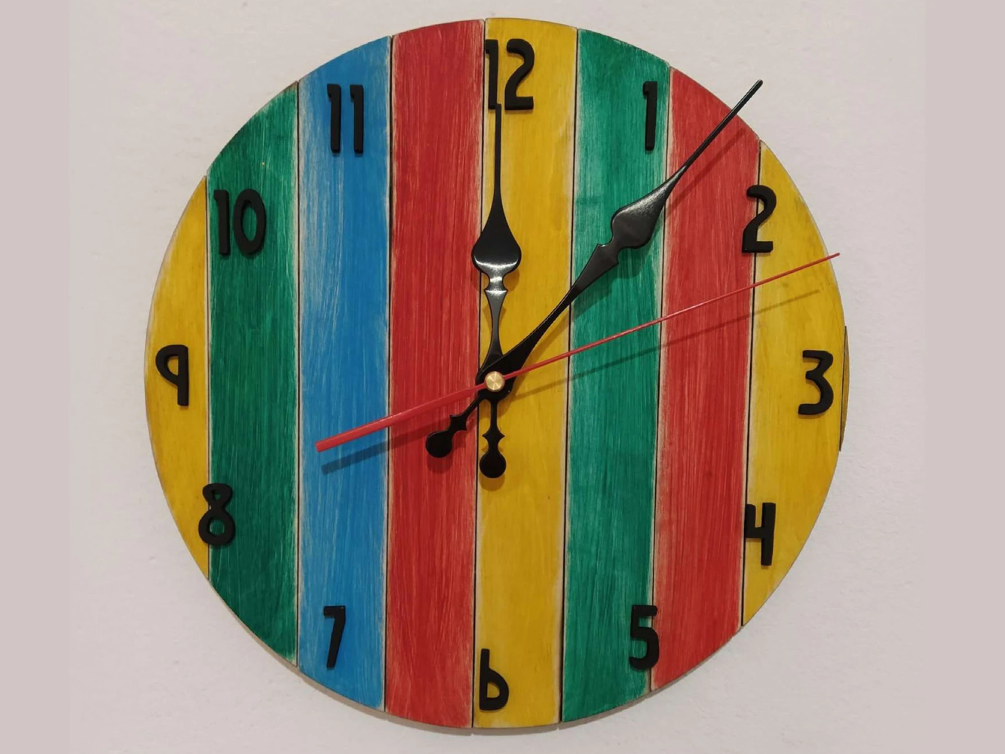 Цветен, дървен часовник за стена - 30 см.