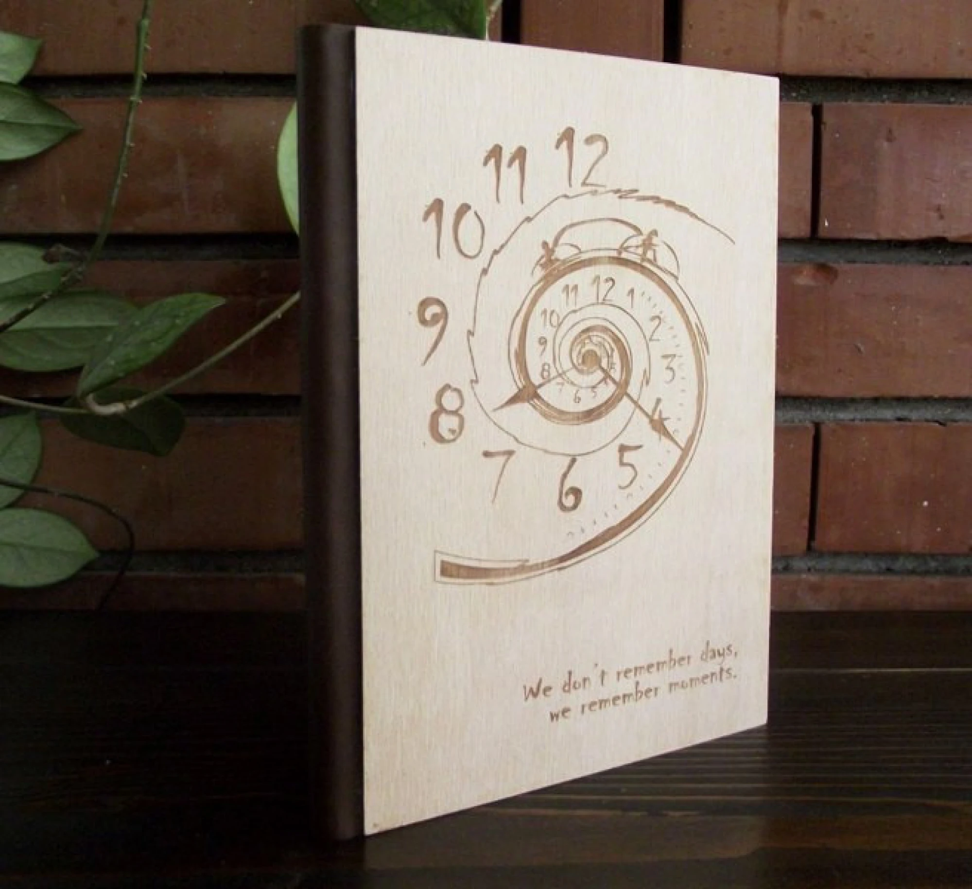 Луксозен тефтер с дървени корици - Време