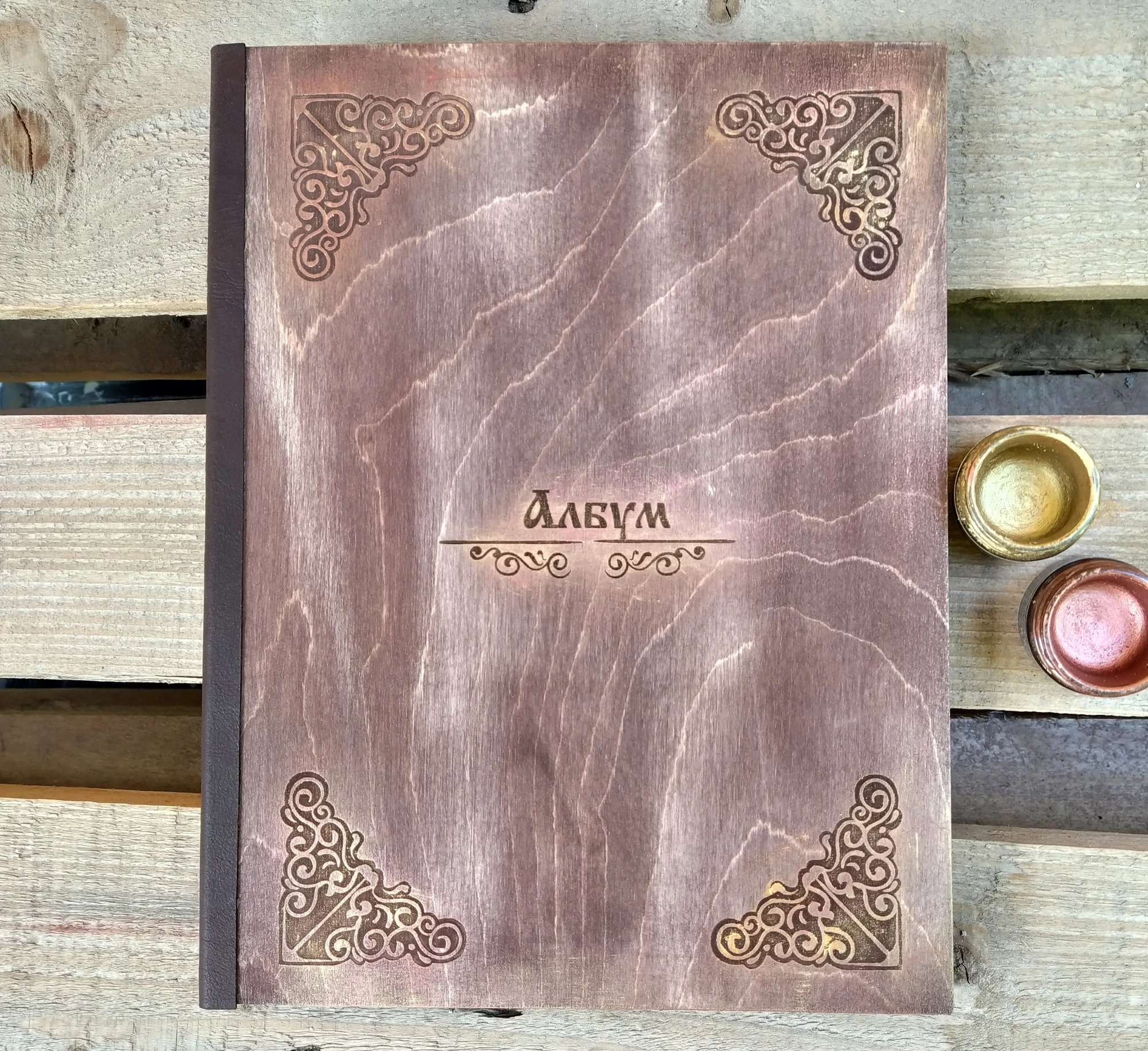 Фотоалбум с дървени корици - Ретро