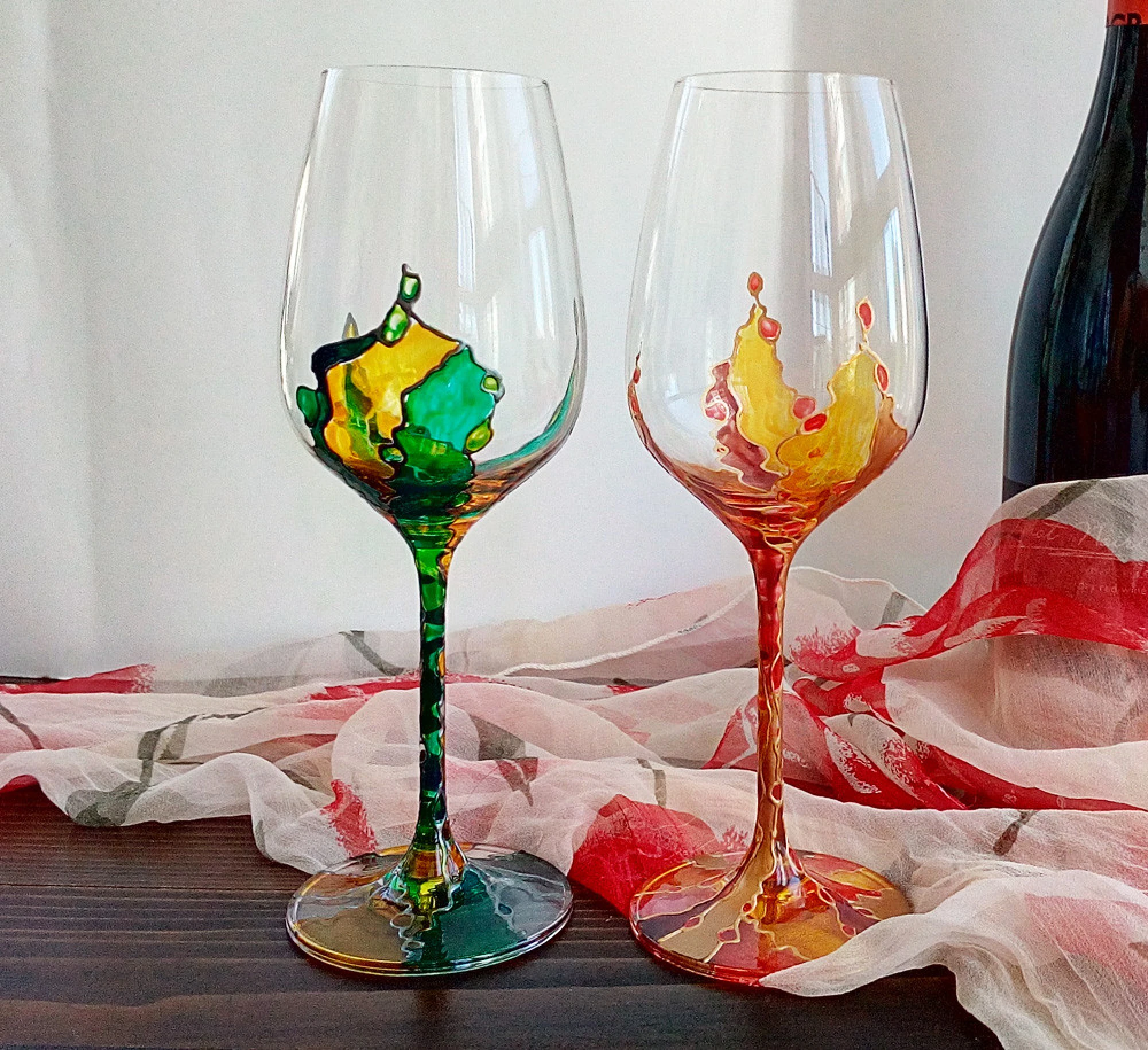 Рисувани чаши за вино - Шарен мотив