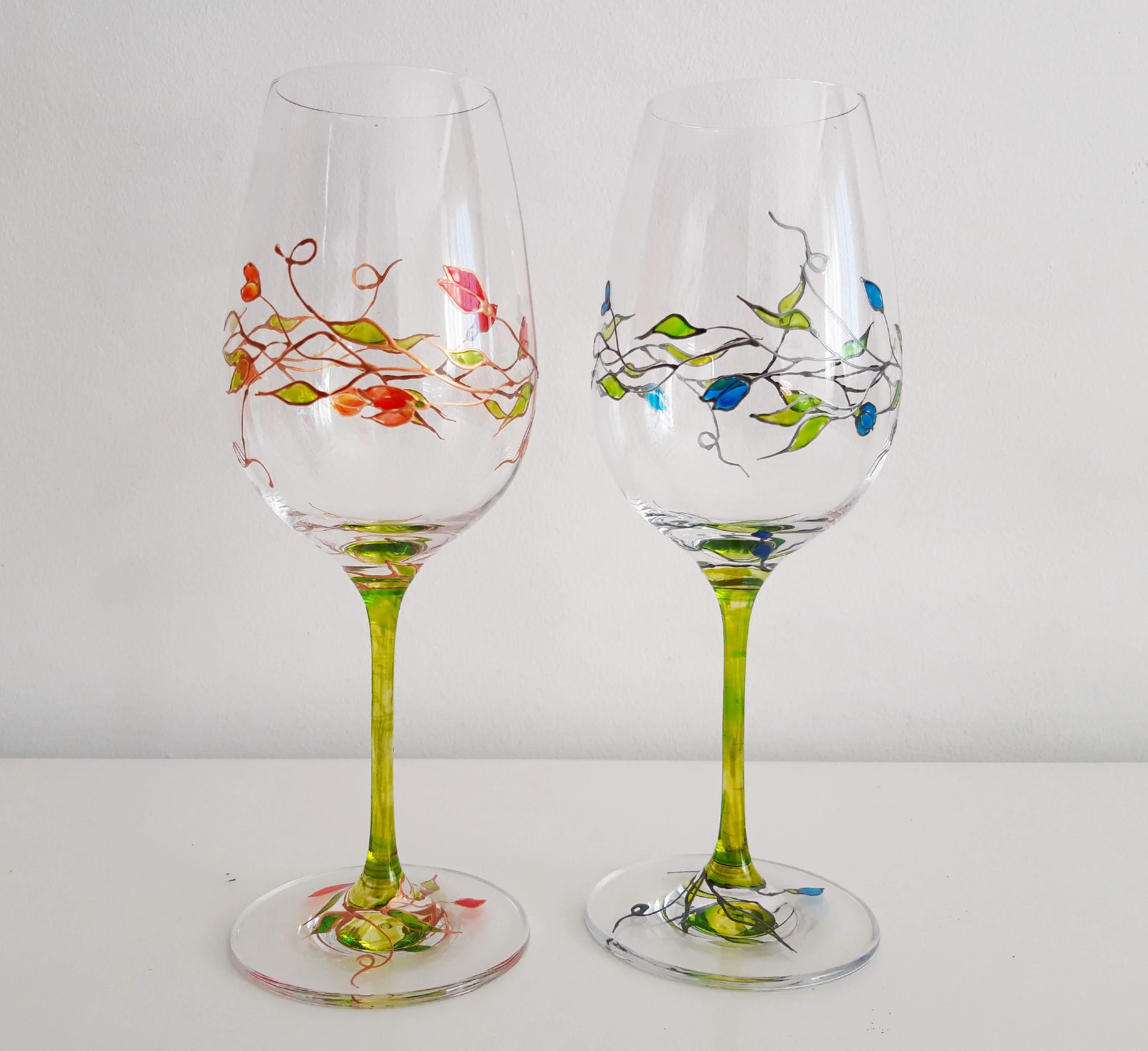 Рисувани чаши за вино - Цветни листа