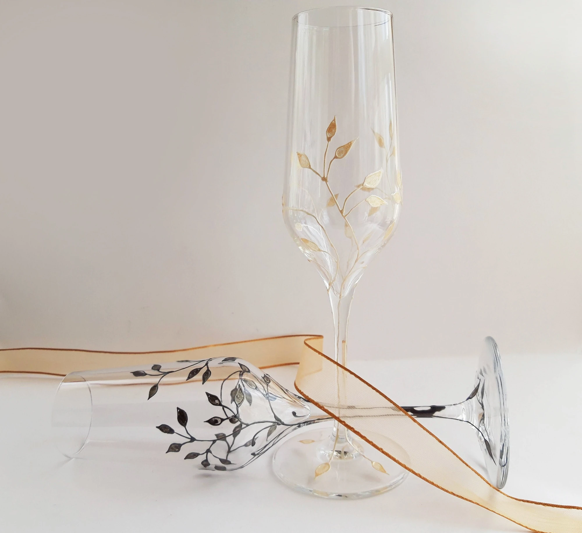 Ръчно рисувани чаши за вино - Цветя шампанско