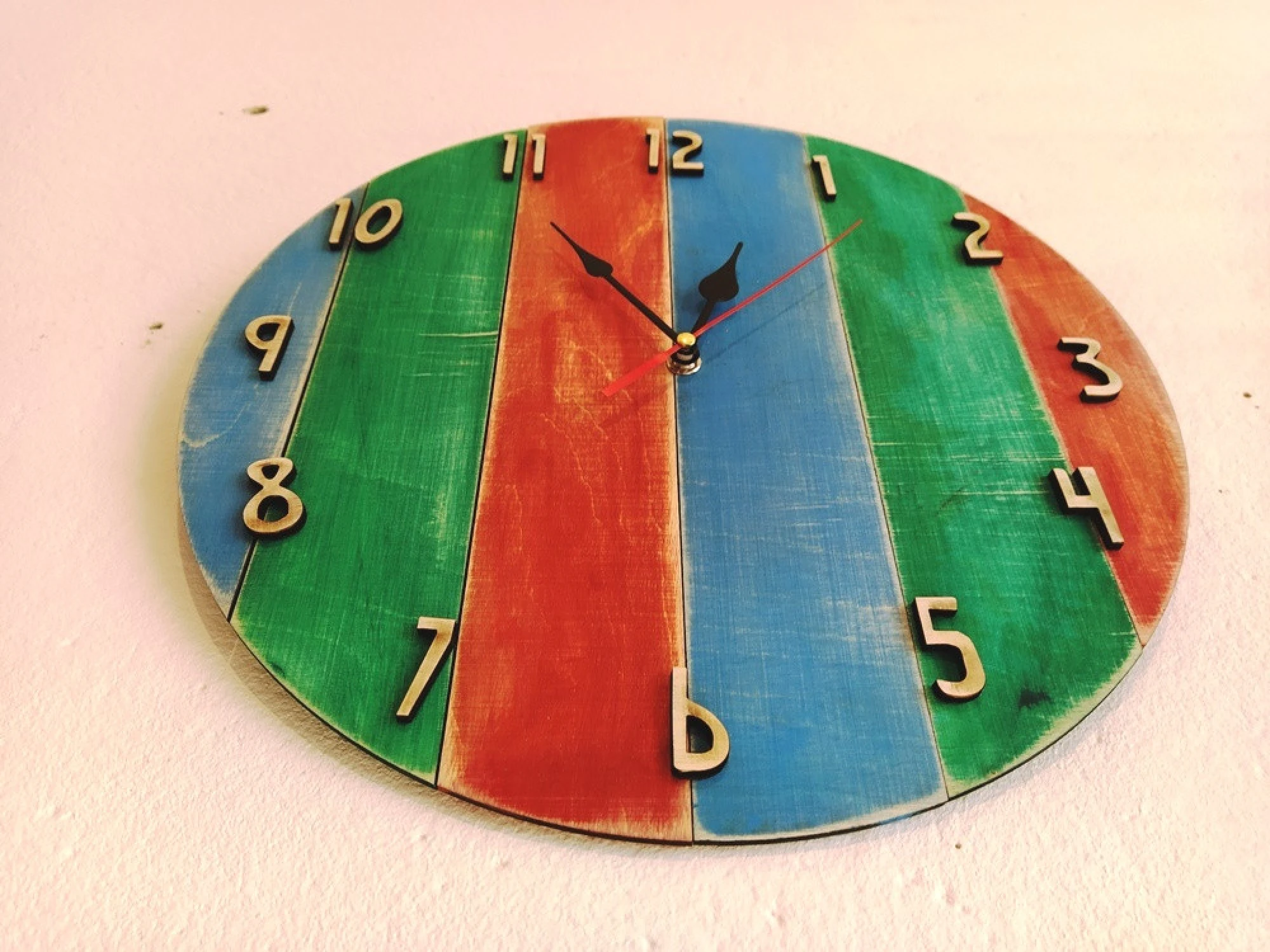 Декоративен стенен часовник