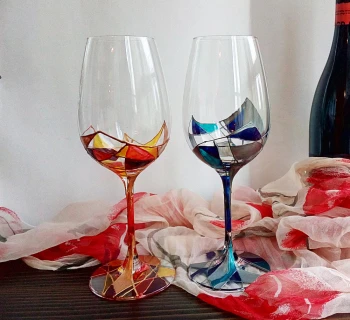 Рисувани чаши за вино - Мотив